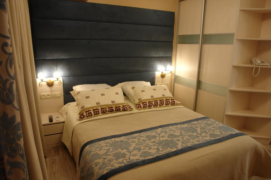 Hotel Sicilia Chornomorsk Exterior photo